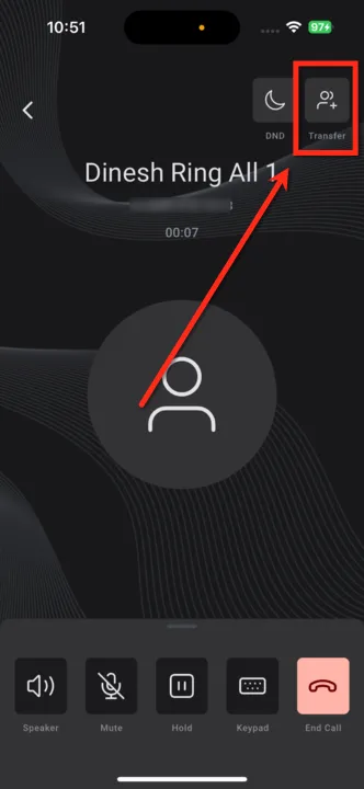 Schermata dell'app mobile con il pulsante Trasferisci in alto a destra
